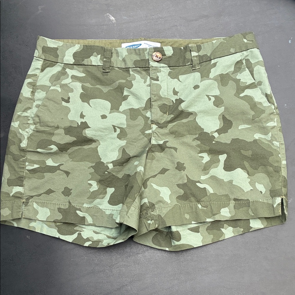 Old Navy Women’s Sz 10 Camouflage Cargo Shorts